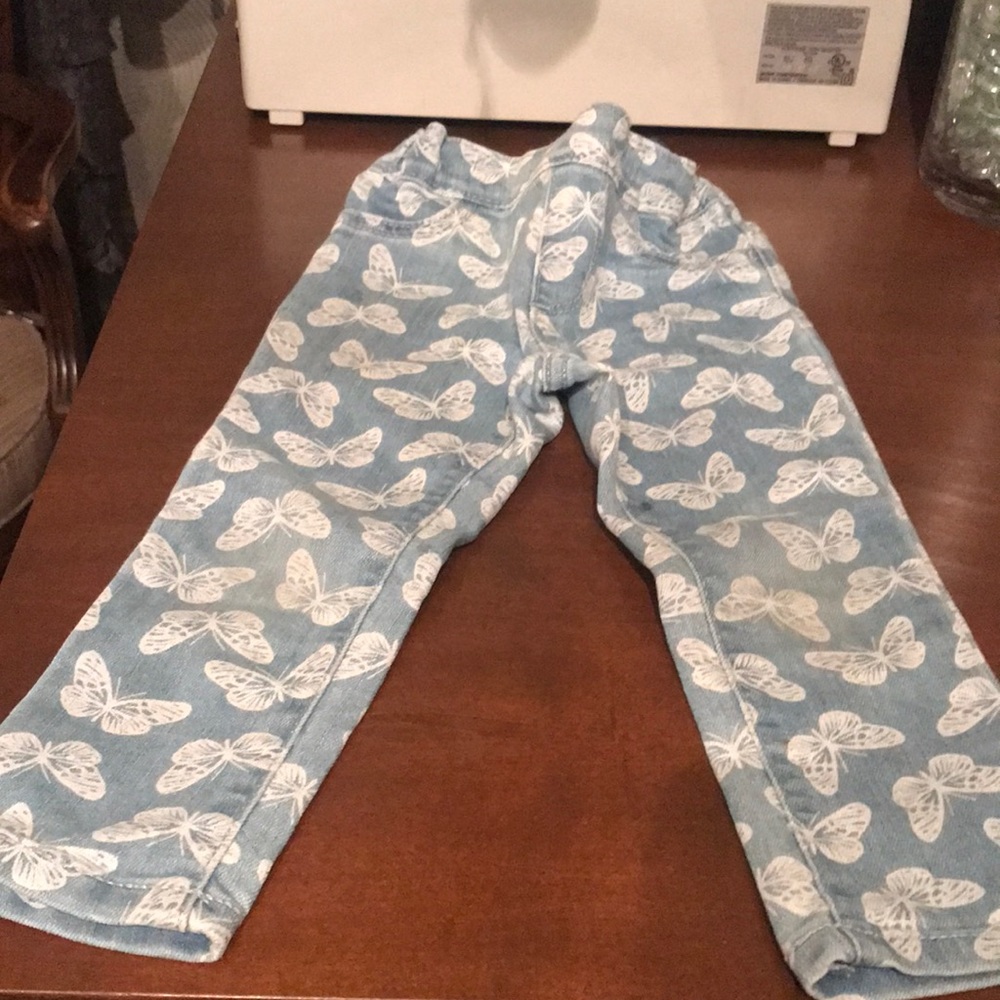 The children place 2t jeans